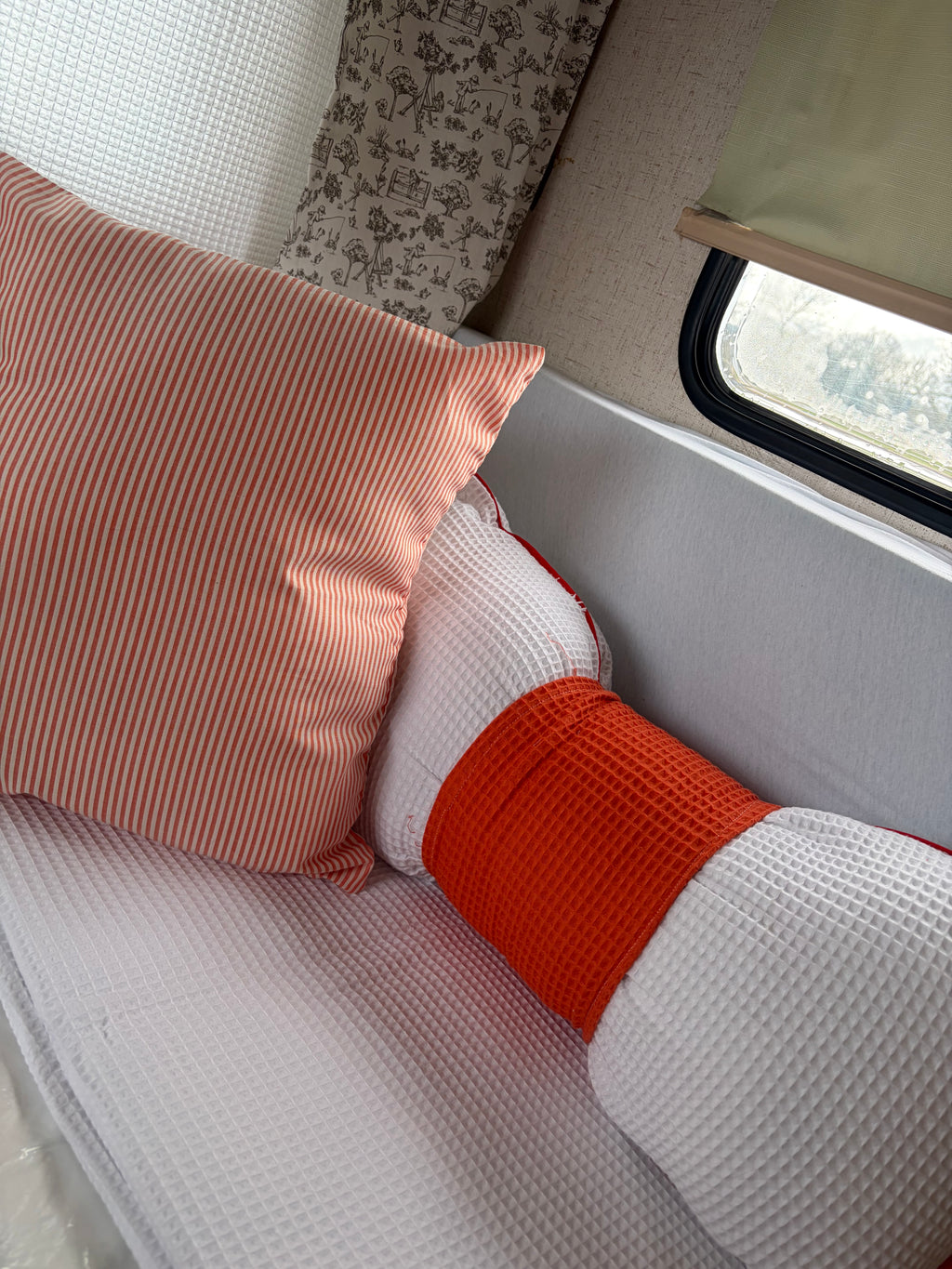 Coussin orange corail